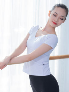 เสื้อเต้นรำบัลเล่ต์แขนสั้นคอวีสำหรับผู้หญิง เสื้อชั้นในแบบสวมศีรษะสีดำ ทรงเข้ารูป ด้านหน้าเป็น X ชุดฝึกซ้อม
