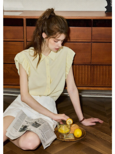 KUHNMARVIN | Áo Blouse Tay Ngắn Cổ Trụ Kiểu Dáng Ngọt Ngào