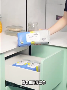 ทิชชู่เปียกห้องครัว กระดาษเปียกทำความสะอาดครัว มีน้ำยาในตัว กลิ่นเลมอน ผ้าหนาแผ่นใหญ่ 80 แผ่น/แพ็ค ขจัดคราบมัน เช็คเครื่องต่างๆในครัว