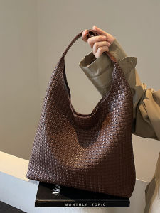 Retro Fashionable Tote Bag Womens Korean Style Office Commute Underarm Bag 2025 New Autumn Trendy Single Shoulder Bag