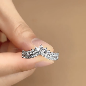 Cincin Perak 925 Wanita Desain Korea V - Bentuk Moissanite 18K Mewah Eksklusif - Kualitas Tinggi Unik