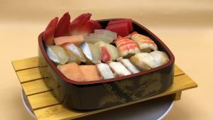 ถาดซูชิโอเกะทรงเหลี่ยม กู้ชิ ถาดอาหาร ยี่ปุ่น ซูชิ สีดำแดง ลายต้นสน บ้านและบ้าน ธุรกิจที่น่าสนใจ