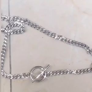 American Metal Love Sweatshirt Necklace Womens Summer Accessories High-end Niche Thick Chain Clavicle Chain Hip-hop Neck Chain OT Buckle Cool Style Necklace Jewelry Kalung Cinta项链锁骨链