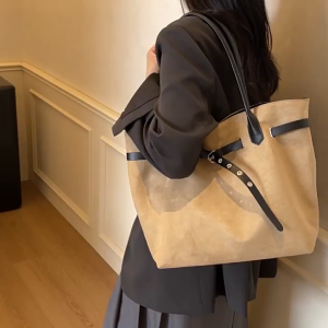 EchoBliss  กระเป๋าสะพายไหล่ผู้หญิงสไตล์เกาหลีแมทช์ง่าย ins ใหม่แฟชั่นเรียบง่ายกระเป๋าโท้ทพร็อพความจุขนาดใหญ่