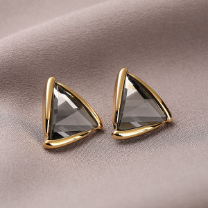 Simple Love Acc Private Admired Grey Triangle Crystal Facet High-End Earrings S925 Silver Needle Womens Fashion Jewelry