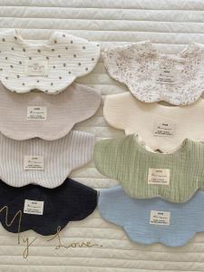 SHENGFEILA | Cotton Muslin Petal Design Baby Drool Bib 360 Degree Rotatable