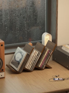 ชั้นวางแผ่นซีดีสำหรับโต๊ะทำงาน ชั้นวางแผ่นเสียงสีดำ ชั้นวางแผ่นรองรับแผ่นซีดีเกมส์ อุปกรณ์เก็บของในบ้าน ชั้นวางของ วัสดุไม้