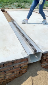 ท่อระบายน้ําเชิงเส้นสแตนเลส 304 คูระบายน้ําสแตนเลสที่ซ่อนอยู่ ท่อระบายน้ําสแตนเลสป้องกันการอุดตัน ซ่อน เชิงเส้น