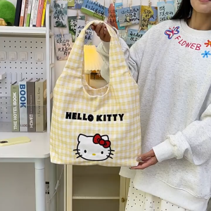 EERSHENSHI  กระเป๋าสะพายลายตารางน่ารักแบบเฮลโลคิตตี้ มีตุ๊กตาประดับ ใช้งานได้ทุกวัน เหมาะสำหรับเดินทางและทำงาน