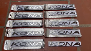 Logo chữ nổi KONA chất liệu hợp kim mạ crome sáng bóng kích thước 172cm x 2cm