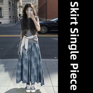 Ge·an·fei | Korean Style Age Reducing Outfit Tank Top & Tie Dye Skirt Set