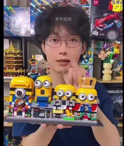 Potdemiel | 4-in-1 Minions Street View Building Blocks Series Boys and Girls Assemble Toys 3D Stereoscopic Childrens Birthday Gifts