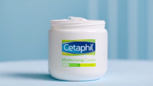 Cetaphil Moisturizing Cream 550g | 72H Long-Lasting Hydration | Gentle for Sensitive & Dry Skin | Non-Greasy | Fragrance-Free | Face & Body Moisturizer | Repair Skin Barrier | Soothe Itchiness & Redness | Family Size | For All Ages