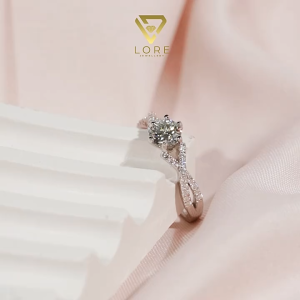 Lore Jewellery - Cincin Berlian Lucita Moissanite 0.5 Carat Perhiasan Wanita Sertifikat GRA