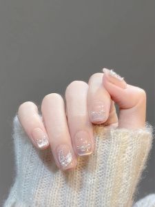 Hand-Worn New Year Style 2024 Short Nail Patch Retro Fancy White Finished Manicure Detachable