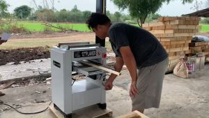 รุ่น PL-300 แท่นไสไม้อัตโนมัติยี่ห้อบิ๊กวู้ดกำลังมอเตอร์ 1.5Kw 220V 3 หน้ากว้างสูงสุด 120มม แท่นไสไม้อัตโนมัติ BIGWOOD PL300 รุ่น PL-300 12 นิ้ว 4 ใบประกันสินค้า 1 ปี