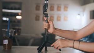 Extendable Bluetooth Selfie Stick & Detachable Fill Light Tripod: A Comprehensive Guide
