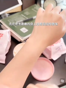 Niacinamide Body Scrub Ice Cream Peach Scrub Exfoliating Body Whitening Body Care 1Pcs 水蜜桃美白磨砂膏去角质去脚皮