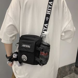 OUDENGPAI | กระเป๋าสะพายข้างแบบสะพายข้างแบบสะพายข้างสำหรับผู้ชายที่มีที่ใส่ถ้วยน้ำและถือโทรศัพท์มือถือแบบพกพา กระเป๋าสะพายข้างแบบสะพายข้างแบบลำลอง