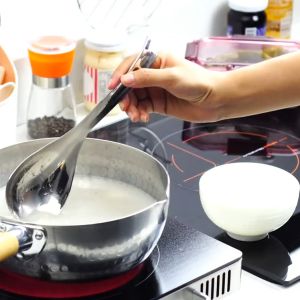 Muôi múc canh inox không gỉ sáng bóng lòng sâu cán cong