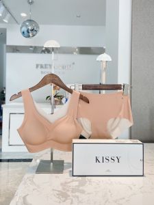 Kissy Seamless Wireless Sports Bra Set Casual Comfortable Underwear for Women Gathered Design Autumn Winter Collection