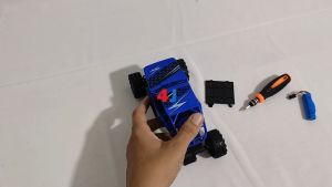 RC Jeep X Cross Off Road mobil remote baterai cas