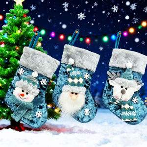 อุปกรณ์จัดงานปาร์ตี้คริสต์มาส ถุงเท้าคริสต์มาสสีฟ้า ลายกวางเรนเดียร์ ซานตาคลอส ตุ๊กตาสโนว์แมน ถุงของขวัญ อุปกรณ์จัดงานปาร์ตี้วันหยุด