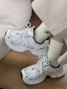 รองเท้าวิ่งแบบสวมลำลองสำหรับผู้หญิง ทรงหัวมน ส้นกลาง รองเท้าสปอร์ตแบบสวมสบาย ระบายอากาศได้ดี ทรงพื้นหนา สไตล์คุณพ่อ