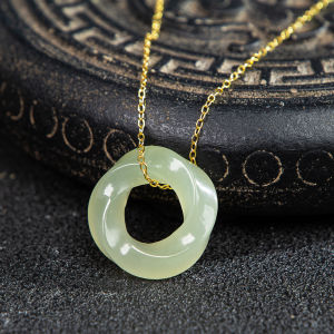 จี้โมเบียสจากหยกธรรมชาติสีเขียวอ่อน S925สร้อยสตรีเงินพร้อมใบรับรอง