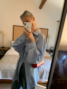 เสื้อเชิ้ตแขนยาวลายทางสีน้ำเงินขาวสำหรับผู้หญิงในช่วงฤดูร้อน เสื้อเชิ้ตแขนยาวแบบหลวมๆ สำหรับใส่ด้านใน เสื้อเชิ้ตแบบสวมหัวสไตล์เกาหลี