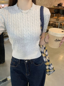 เสื้อสเวตเตอร์ถักคอตั้งแขนสั้นทรงสลิมฟิตสำหรับผู้หญิงในช่วงฤดูร้อน เสื้อเชิ้ตคอกลมลายกลมสไตล์เรียบง่ายที่ทำจากผ้าโพลีเอสเตอร์