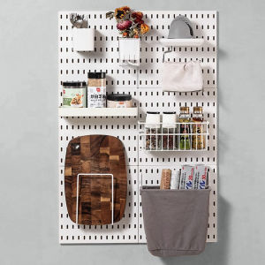 ชั้นวางของติดผนังแบบไม่ต้องเจาะ ตู้เสื้อผ้า ตู้หนังสือ พื้นผิวที่มีรู ชั้นวางของสำหรับจัดระเบียบในครัว สไตล์เรียบง่ายและโมเดิร์น