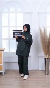 JAS HUJAN RAINCOAT TERBAIK PRIA WANITA TEBAL KUAT LENTUR TAHAN LAMA ANTI REMBES BY AKULA\\n\\n Apa Itu Jas Hujan Akula?\\n\\nJas hujan Akula adalah pakaian pelindung yang dirancang khusus untuk melindungi Anda dari hujan. Jas hujan ini dirancang dengan teknologi terkini untuk memberikan perlindungan maksimal, sementara tetap nyaman digunakan. Jas hujan Akula memiliki beberapa keunggulan desain dan fungsi yang menjadikannya pilihan terbaik untuk pria dan wanita.\\n\\n Keunggulan Desain Jas Hujan Akula\\n\\nJas hujan Akula memiliki beberapa keunggulan desain yang menjadikannya pilihan terbaik:\\n\\n* **Raincoat Tebal dan Kuat**: Jas hujan Akula dirancang dengan bahan berkualitas tinggi yang tebal dan kuat, sehingga mampu melindungi Anda dari hujan deras.\\n* **Anti Rembes dan Tahan Lama**: Jas hujan Akula dilengkapi dengan lapisan anti rembes yang mampu mencegah air merembes ke dalam jas hujan.\\n* **Desain Lentur dan Nyaman**: Jas hujan Akula dirancang dengan desain lentur dan nyaman, sehingga Anda dapat bergerak bebas tanpa merasa terganggu oleh jas hujan.\\n\\n Fungsi Jas Hujan Akula\\n\\nJas hujan Akula memiliki beberapa fungsi utama yang menjadikannya pilihan terbaik:\\n\\n* **Perlindungan dari Hujan**: Jas hujan Akula dirancang untuk melindungi Anda dari hujan deras, sehingga Anda dapat tetap kering dan nyaman saat berada di luar ruangan.\\n* **Perlindungan dari Angin**: Jas hujan Akula juga dirancang untuk melindungi Anda dari angin kencang, sehingga Anda dapat tetap aman saat berada di luar ruangan.\\n* **Perlindungan dari Debu**: Jas hujan Akula dilengkapi dengan lapisan anti rembes yang mampu mencegah debu masuk ke dalam jas hujan.\\n\\n Kelebihan Jas Hujan Akula\\n\\nJas hujan Akula memiliki beberapa kelebihan yang menjadikannya pilihan terbaik:\\n\\n Jas Hujan Tahan Lama\\n\\nJas hujan Akula dirancang dengan bahan berkualitas tinggi yang tahan lama, sehingga mampu bertahan lama meskipun sering digunakan.\\n\\n Jas Hujan Anti Rembes\\n\\nJas hujan Akula dilengkapi dengan lapisan anti rembes yang mampu mencegah air merembes ke dalam jas hujan.\\n\\n Desain Jas Hujan yang Lentur & Nyaman\\n\\nJas hujan Akula dirancang dengan desain lentur dan nyaman, sehingga Anda dapat bergerak bebas tanpa merasa terganggu oleh jas hujan.\\n\\n Cara Memilih Jas Hujan Akula yang Tepat\\n\\nBerikut adalah beberapa langkah yang dapat Anda ikuti untuk memilih jas hujan Akula yang tepat:\\n\\n Pertimbangkan Kebutuhan Anda\\n\\nSebelum membeli jas hujan Akula, pertimbangkan kebutuhan Anda. Apakah Anda membutuhkan jas hujan untuk digunakan di kota, di pedesaan, atau di tempat lain?\\n\\n Cek Kualitas Jas Hujan Akula\\n\\nSebelum membeli jas hujan Akula, pastikan untuk memeriksa kualitasnya. Pastikan jas hujan tersebut memiliki bahan berkualitas tinggi, desain yang lentur dan nyaman, serta lapisan anti rembes.\\n\\n Bandingkan Dengan Produk Lainnya\\n\\nSebelum membeli jas hujan Akula, bandingkan dengan produk lainnya. Bandingkan harga, kualitas, dan fitur yang ditawarkan oleh produk lainnya.\\n\\nDengan mempertimbangkan kebutuhan Anda, memeriksa kualitas jas hujan Akula, dan membandingkannya dengan produk lainnya, Anda dapat memilih jas hujan Akula yang tepat untuk Anda.\n}
