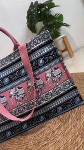 กระเป๋า Shopping Bag กระเป๋าสะพาย ลายช้าง ใบใหญ่ใส่ของได้เยอะ สีสวย