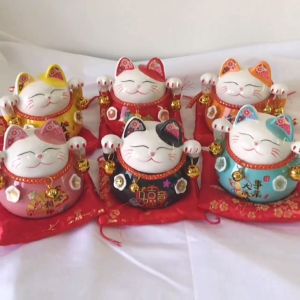 招财猫 Money Saving Box Fortune Cat Lucky Cat Good Luck Feng Shui Gift 2025 Home Decoration Novelty Gifts 招财猫摆件 存钱罐 招财纳福 招財貓搖手 新年裝飾 礼物