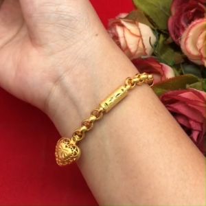 ไม่ละเอียดข้อมูล 6-7 นิ้ว ชูบทอง ผ้าหวายกลมคั่นปล้องห้อยจี้ หัวใจตัดลาย ความยาว 16 คิว สร้อยข้อมือทอง ลายผ่าหวายกลม