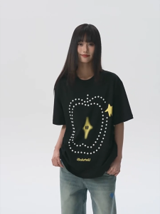 Kemeja Wanita Lengan Pendek | Motif Apel Kreatif & Sablon Trendi | Gaya Vintage Amerika Ukuran Besar Nyaman Kerah Bulat Efek Langsing - Streetwear Santai Musim Panas Bahan Katun Adem T-Shift Nyaman Untuk Gemuk Baju Wanita Lengan Pendek Oversize Cool Tide