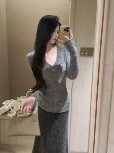 เสื้อสเวตเตอร์คอวีแขนยาวสีเทาสไตล์เกาหลีสำหรับผู้หญิง ฤดูใบไม้ร่วง/ฤดูหนาว เสื้อชั้นในที่สวมใส่ได้ด้านนอก เสื้อคลุมกันหนาวแบบสวมหัว