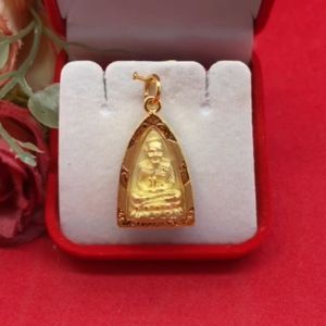 จี้พระหลวงปู่ทวด วัดช้างให้ องค์ทอง ขนาด 1.8x2.8cm ทองไมครอน เสริมมงคล แคล้วคลาดปลอดภัย งานสวยพร้อมบูชา รูปถ่ายจากสินค้าจริง