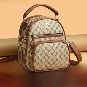 กระเป๋าเป้สะพายหลังผู้หญิงแบบสะพายข้างได้ กระเป๋าเดินทางแบบมีซิปปิด กระเป๋าสะพายไหล่แบบลำลองขนาดเล็ก PVC กระเป๋าสะพายข้างแบบลำลองสำหรับวัยกลางคน