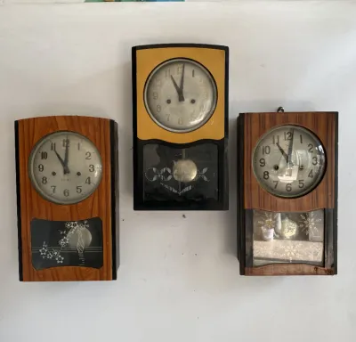 Retro Wind-Up Wall Clock Vintage Living Room Decor Old Fashioned Movie Prop Attractive Antique Style Clockwork Ornament