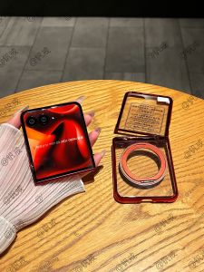 Ốp Lưng Ultra Mỏng Trong Suốt Phantom Cho Điện Thoại Motorola Razr60 Ultra Có Đế Đứng Quay Được Và Bảo Vệ Trục Giữa