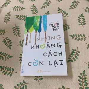 Sách - Những Khoảng Cách Còn Lại-Vanlangbooks