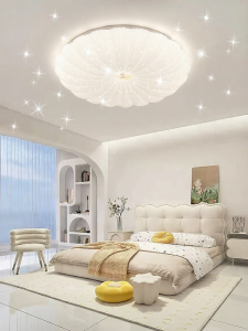 Smile | Creamy Romantic Flower Petal Bedroom Lamp