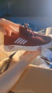 Womens mesh breathable casual shoes with soft and comfortable soles suitable for running.