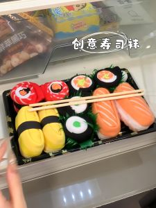 ถุงเท้าสูงครึ่งแข้งลายสุกิ้งสไตล์คริสต์มาส ถุงเท้าแฟชั่นสำหรับผู้หญิงในฤดูหนาว ของขวัญสำหรับเพื่อนๆ ถุงเท้าลายสุกิ้งที่สร้างสรรค์และมีเอกลักษณ์เฉพาะตัว