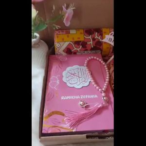 Hampers ( FREE Tulis Nama Di Cover) Al Quran Custom plus Sajadah Tasbih Hadiah Pernikahan Ultah Kado Gift Box Set Muslim