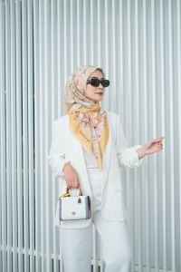 baniescoop azelia yellow hijab segi empat voal ultra