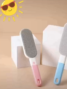 Cây lăn lông rụng Chó Mèo tóc rụng trên quần áo kèm chổi vệ sinh (mẫu mới) - Love Pets Shop