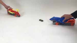 Hot Wheels Dragon Hauler - Dragon Launch Transporter (100.0% Original)